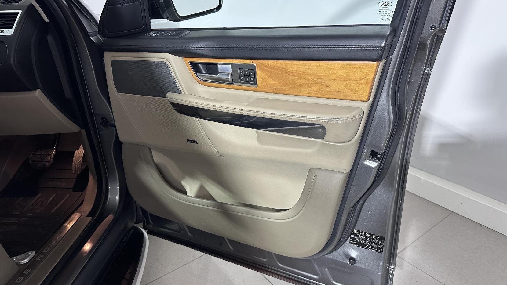 Land Rover Range Rover Sport 3.0 TD V6 HSE SUV 5dr Diesel CommandShift 4WD Euro 4 (245 ps)