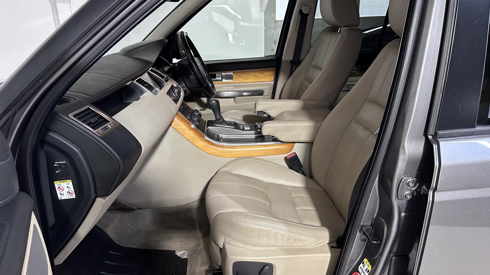 Land Rover Range Rover Sport 3.0 TD V6 HSE SUV 5dr Diesel CommandShift 4WD Euro 4 (245 ps)