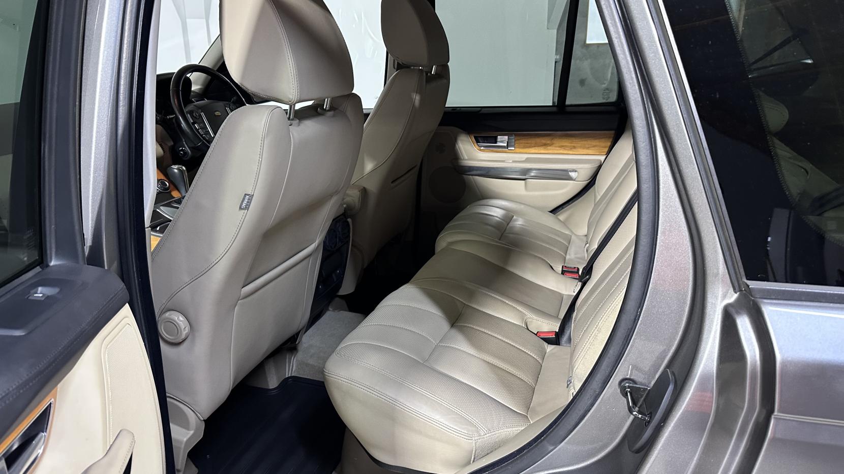 Land Rover Range Rover Sport 3.0 TD V6 HSE SUV 5dr Diesel CommandShift 4WD Euro 4 (245 ps)