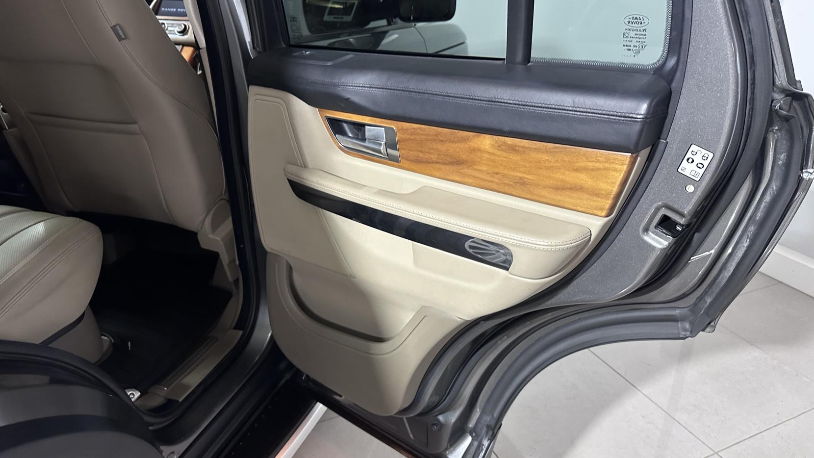 Land Rover Range Rover Sport 3.0 TD V6 HSE SUV 5dr Diesel CommandShift 4WD Euro 4 (245 ps)