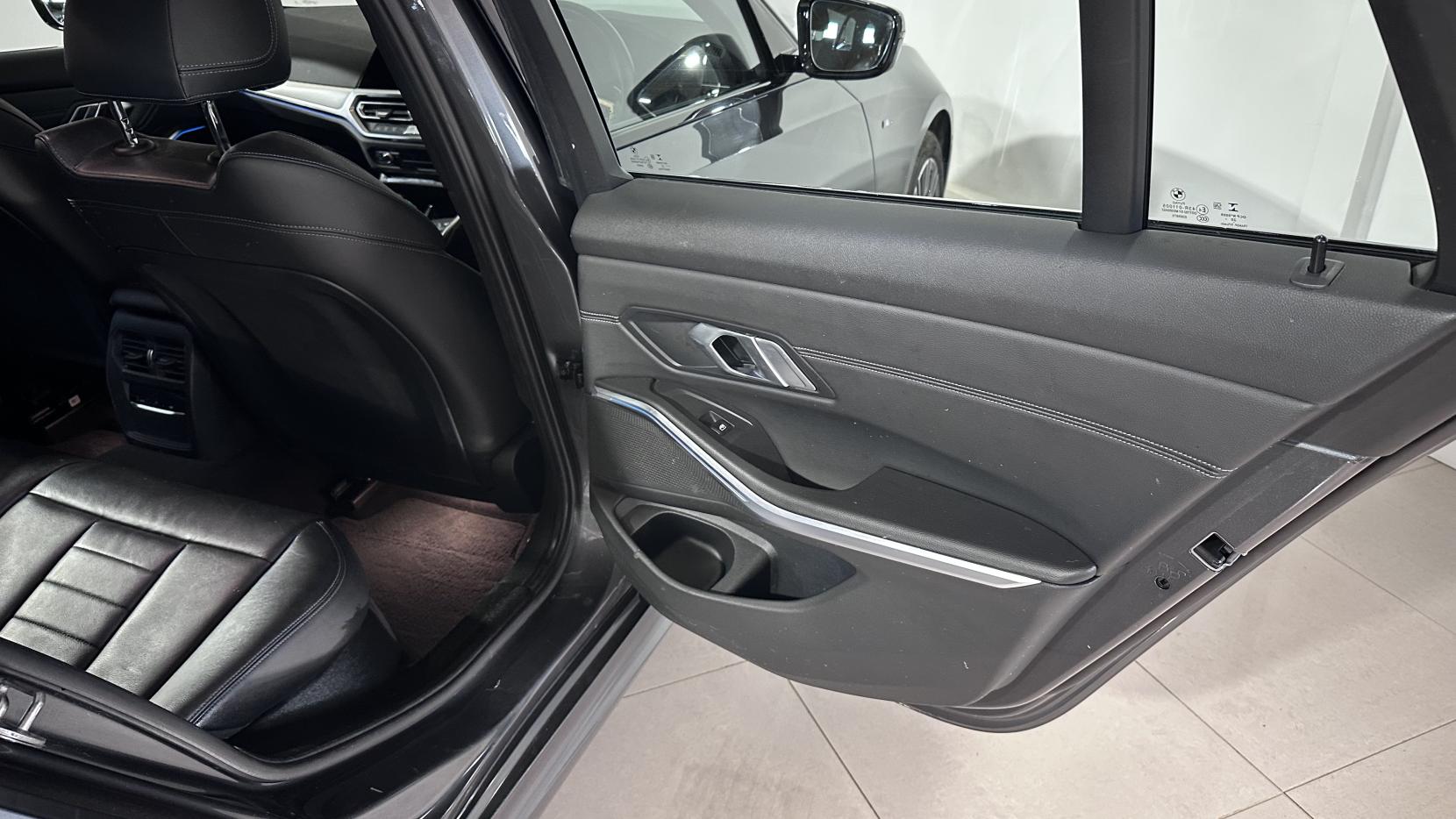 BMW 3 Series 2.0 330e 12kWh M Sport Touring 5dr Petrol Plug-in Hybrid Auto Euro 6 (s/s) (292 ps)