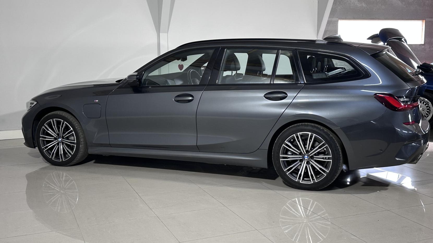 BMW 3 Series 2.0 330e 12kWh M Sport Touring 5dr Petrol Plug-in Hybrid Auto Euro 6 (s/s) (292 ps)