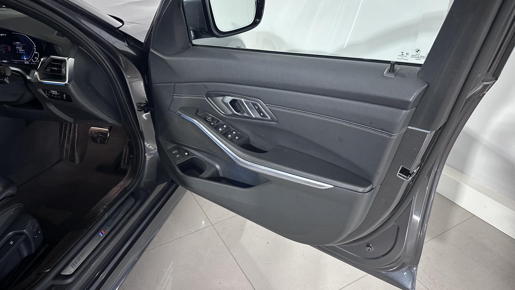 BMW 3 Series 2.0 330e 12kWh M Sport Touring 5dr Petrol Plug-in Hybrid Auto Euro 6 (s/s) (292 ps)