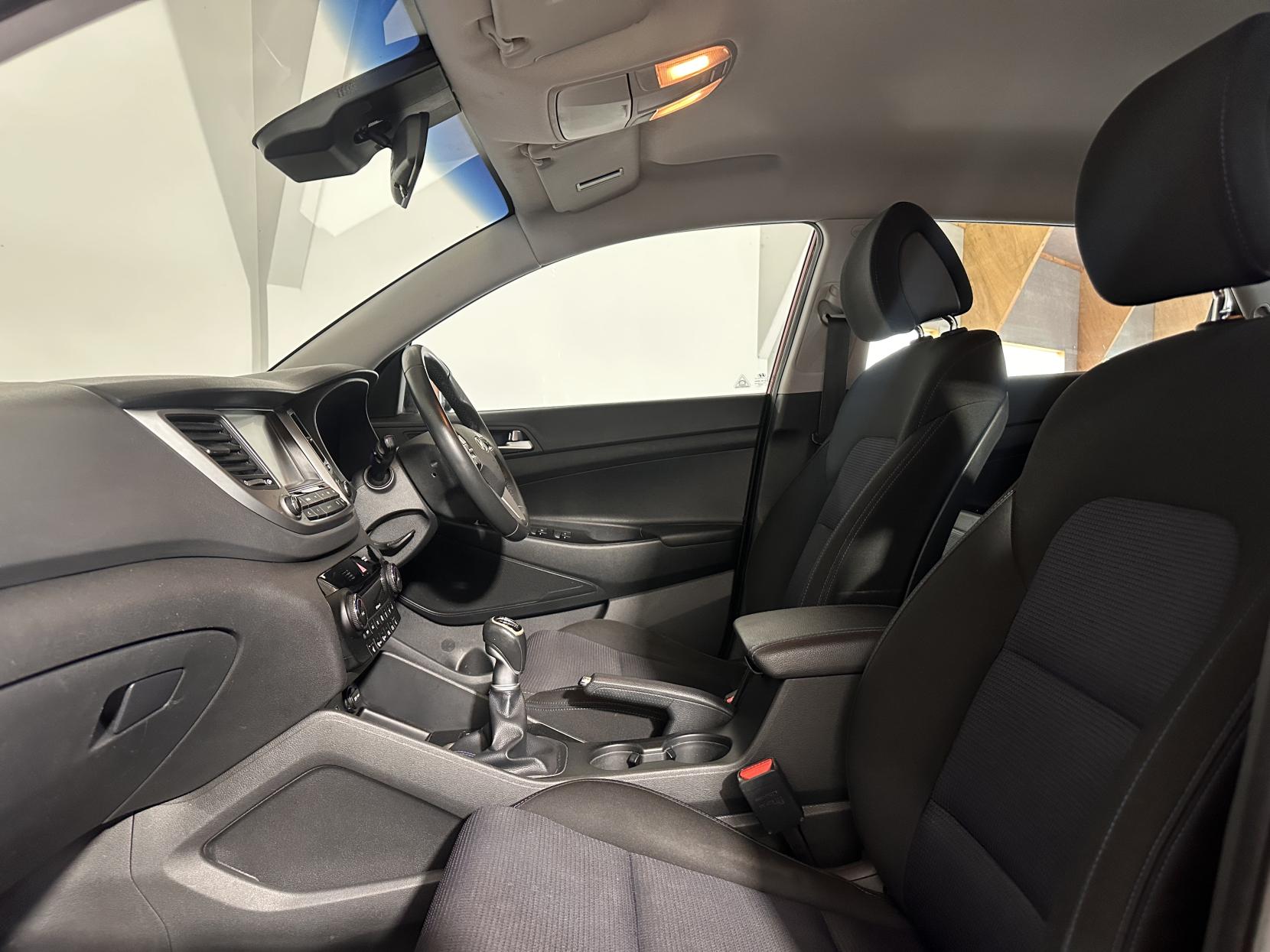 Hyundai TUCSON 1.7 CRDi Blue Drive SE Nav SUV 5dr Diesel Manual Euro 6 (s/s) (116 ps)