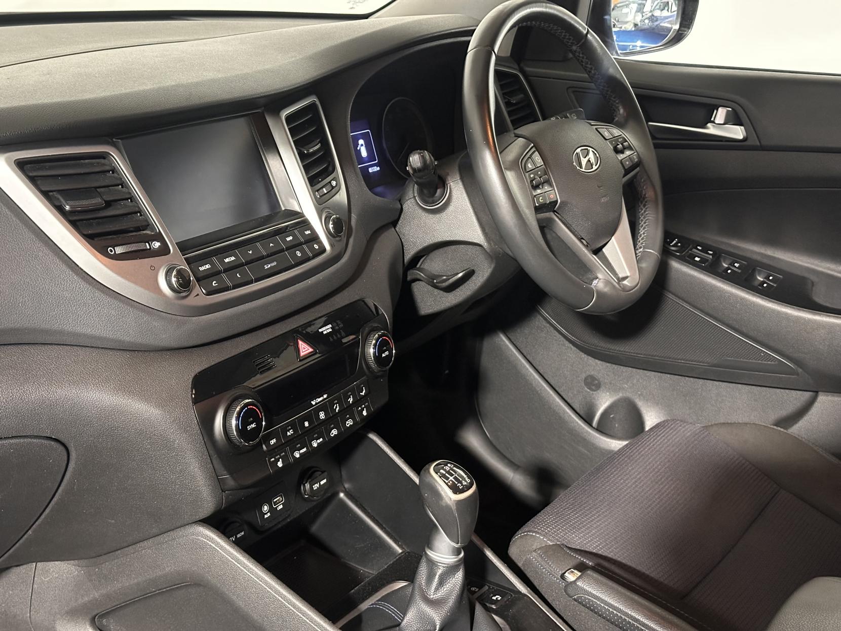 Hyundai TUCSON 1.7 CRDi Blue Drive SE Nav SUV 5dr Diesel Manual Euro 6 (s/s) (116 ps)