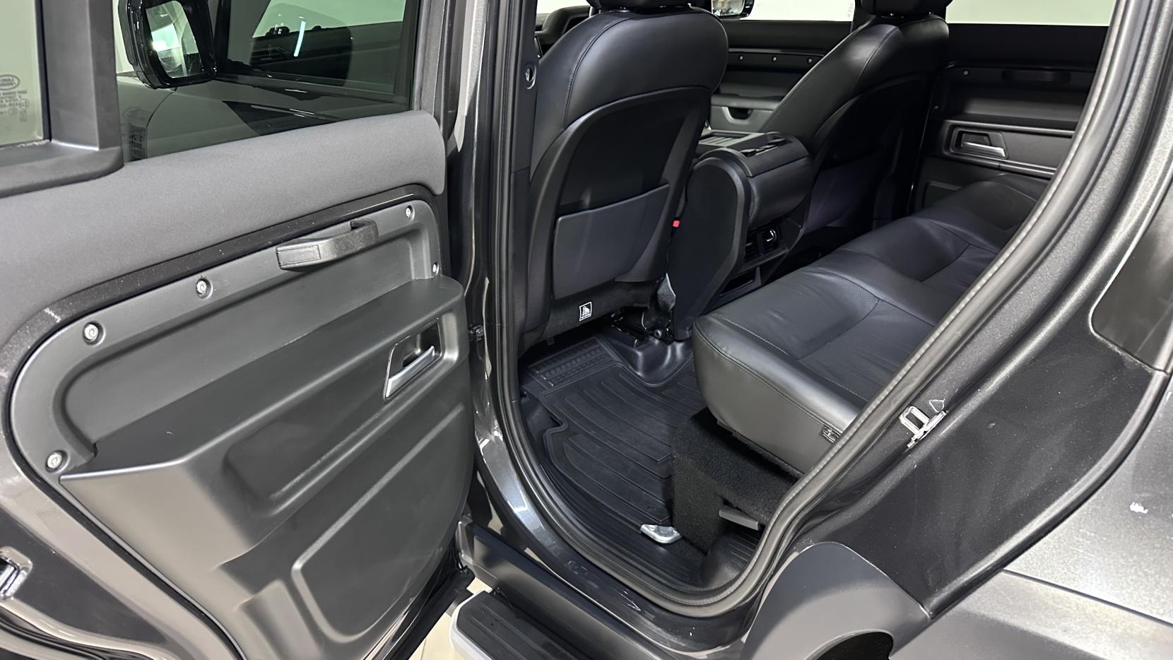Land Rover Defender 110 3.0 D300 MHEV HSE Hard Top SUV 5dr Diesel Auto 4WD MWB Euro 6 (s/s) (300 ps)