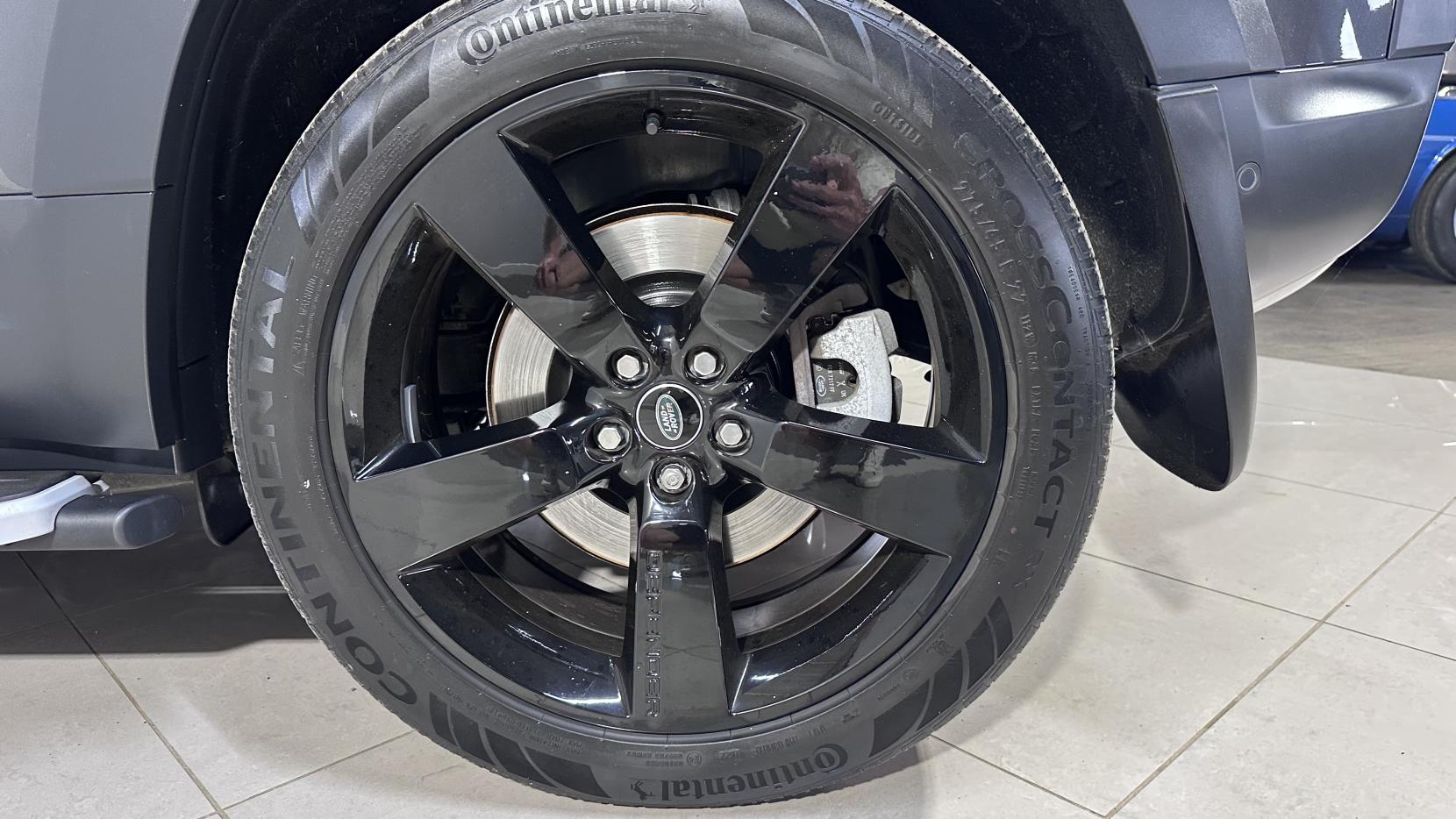 Land Rover Defender 110 3.0 D300 MHEV HSE Hard Top SUV 5dr Diesel Auto 4WD MWB Euro 6 (s/s) (300 ps)