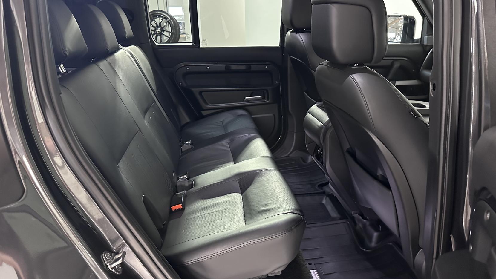 Land Rover Defender 110 3.0 D300 MHEV HSE Hard Top SUV 5dr Diesel Auto 4WD MWB Euro 6 (s/s) (300 ps)