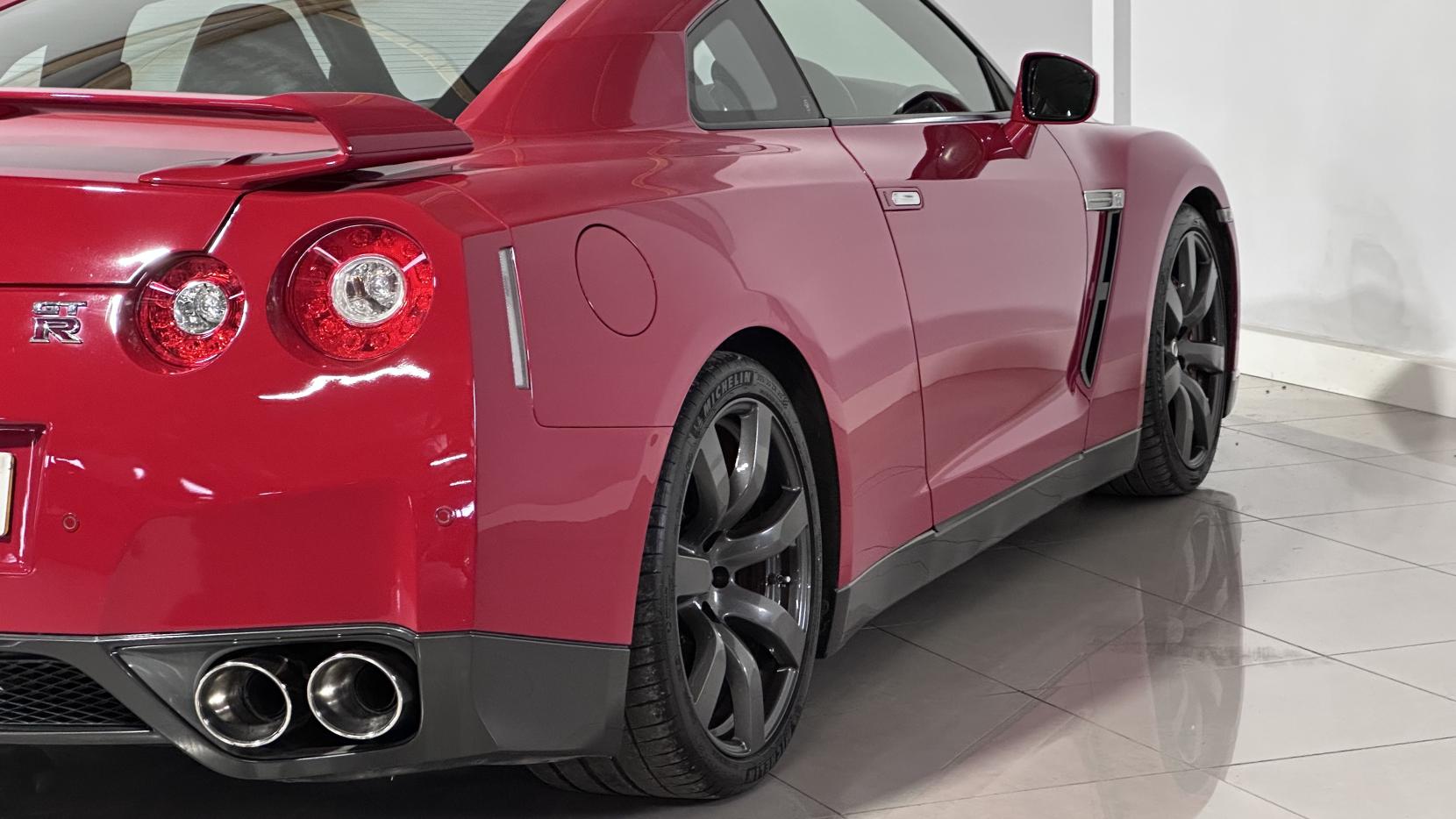 Nissan GT-R 3.8 V6 Premium Edition Coupe 2dr Petrol Auto 4WD Euro 4 (485 ps)