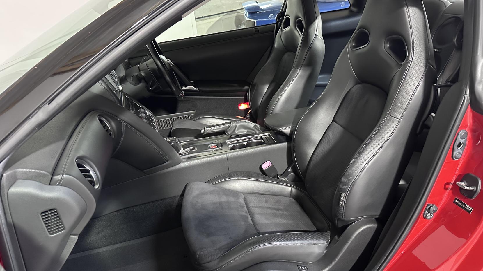 Nissan GT-R 3.8 V6 Premium Edition Coupe 2dr Petrol Auto 4WD Euro 4 (485 ps)
