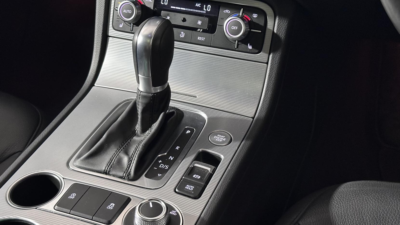 Volkswagen Touareg 3.0 TDI V6 BlueMotion Tech R-Line SUV 5dr Diesel Tiptronic 4WD Euro 6 (s/s) (262 ps)