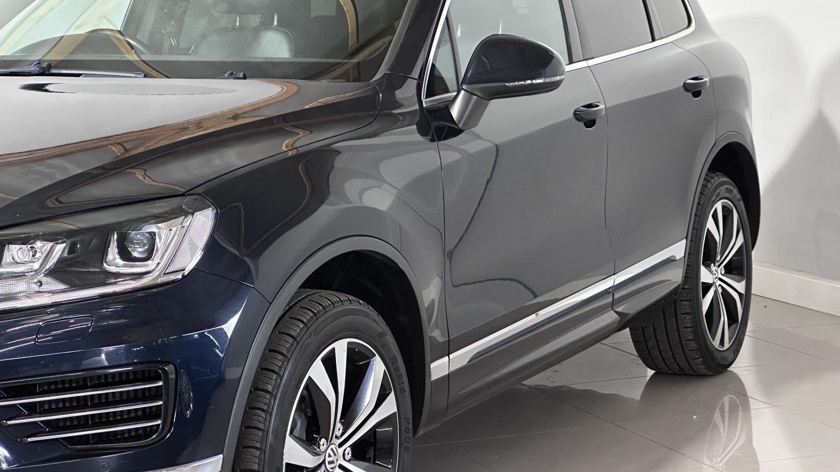 Volkswagen Touareg 3.0 TDI V6 BlueMotion Tech R-Line SUV 5dr Diesel Tiptronic 4WD Euro 6 (s/s) (262 ps)
