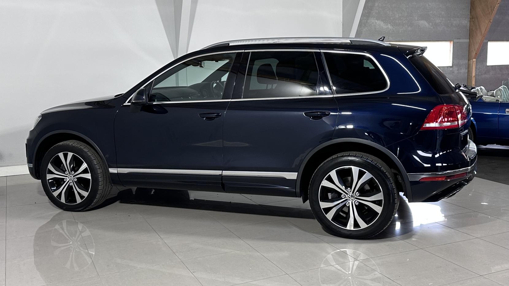 Volkswagen Touareg 3.0 TDI V6 BlueMotion Tech R-Line SUV 5dr Diesel Tiptronic 4WD Euro 6 (s/s) (262 ps)