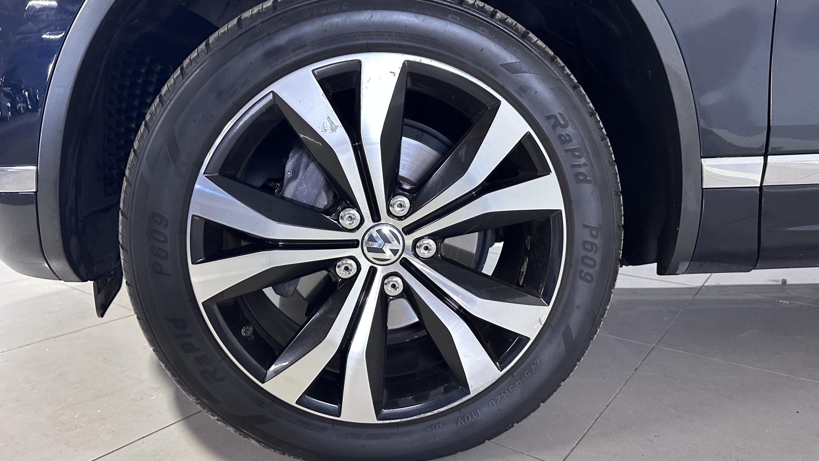 Volkswagen Touareg 3.0 TDI V6 BlueMotion Tech R-Line SUV 5dr Diesel Tiptronic 4WD Euro 6 (s/s) (262 ps)