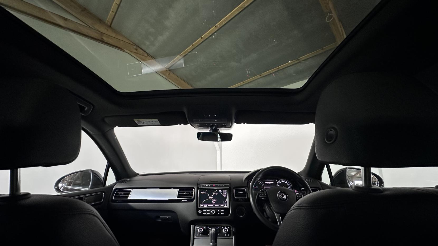 Volkswagen Touareg 3.0 TDI V6 BlueMotion Tech R-Line SUV 5dr Diesel Tiptronic 4WD Euro 6 (s/s) (262 ps)