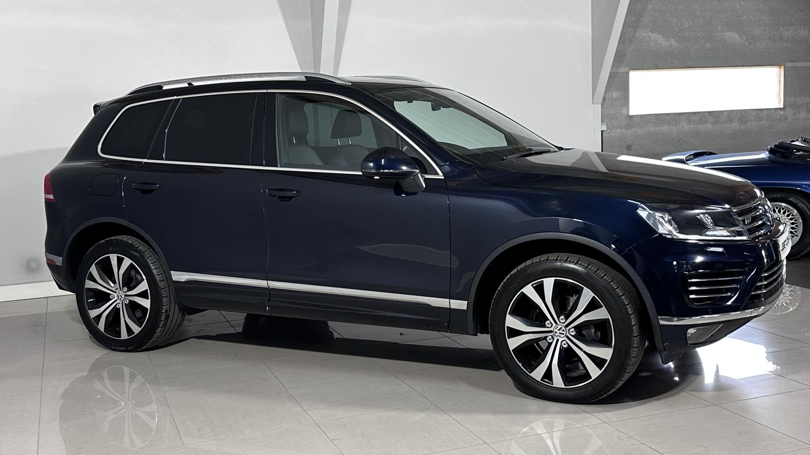Volkswagen Touareg 3.0 TDI V6 BlueMotion Tech R-Line SUV 5dr Diesel Tiptronic 4WD Euro 6 (s/s) (262 ps)