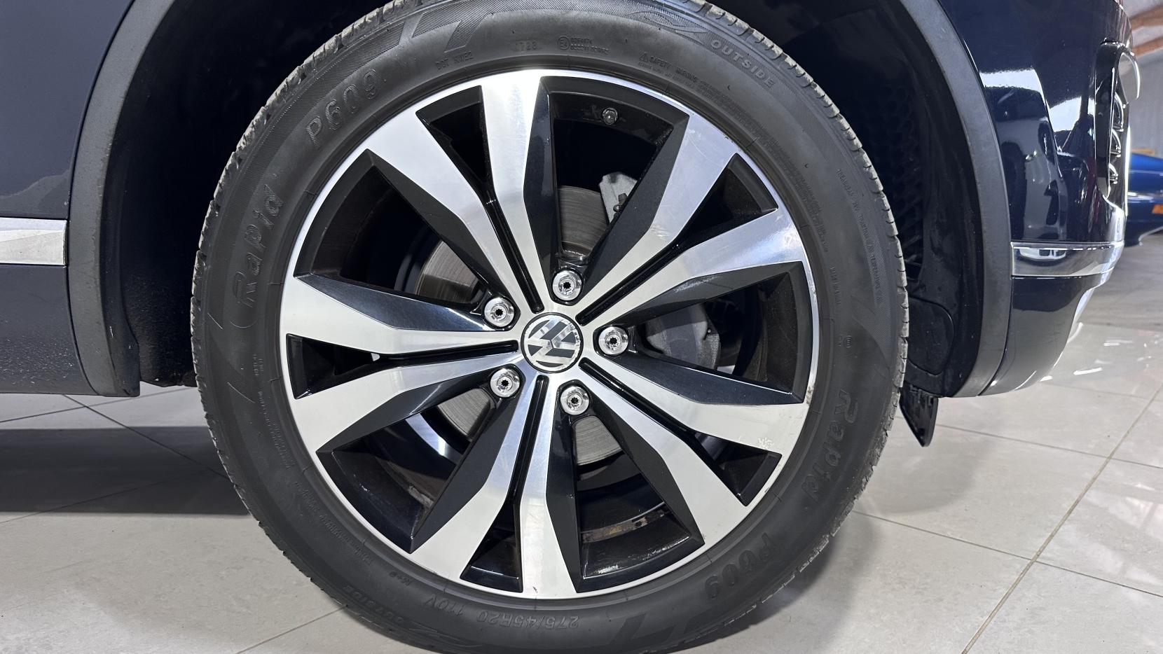 Volkswagen Touareg 3.0 TDI V6 BlueMotion Tech R-Line SUV 5dr Diesel Tiptronic 4WD Euro 6 (s/s) (262 ps)