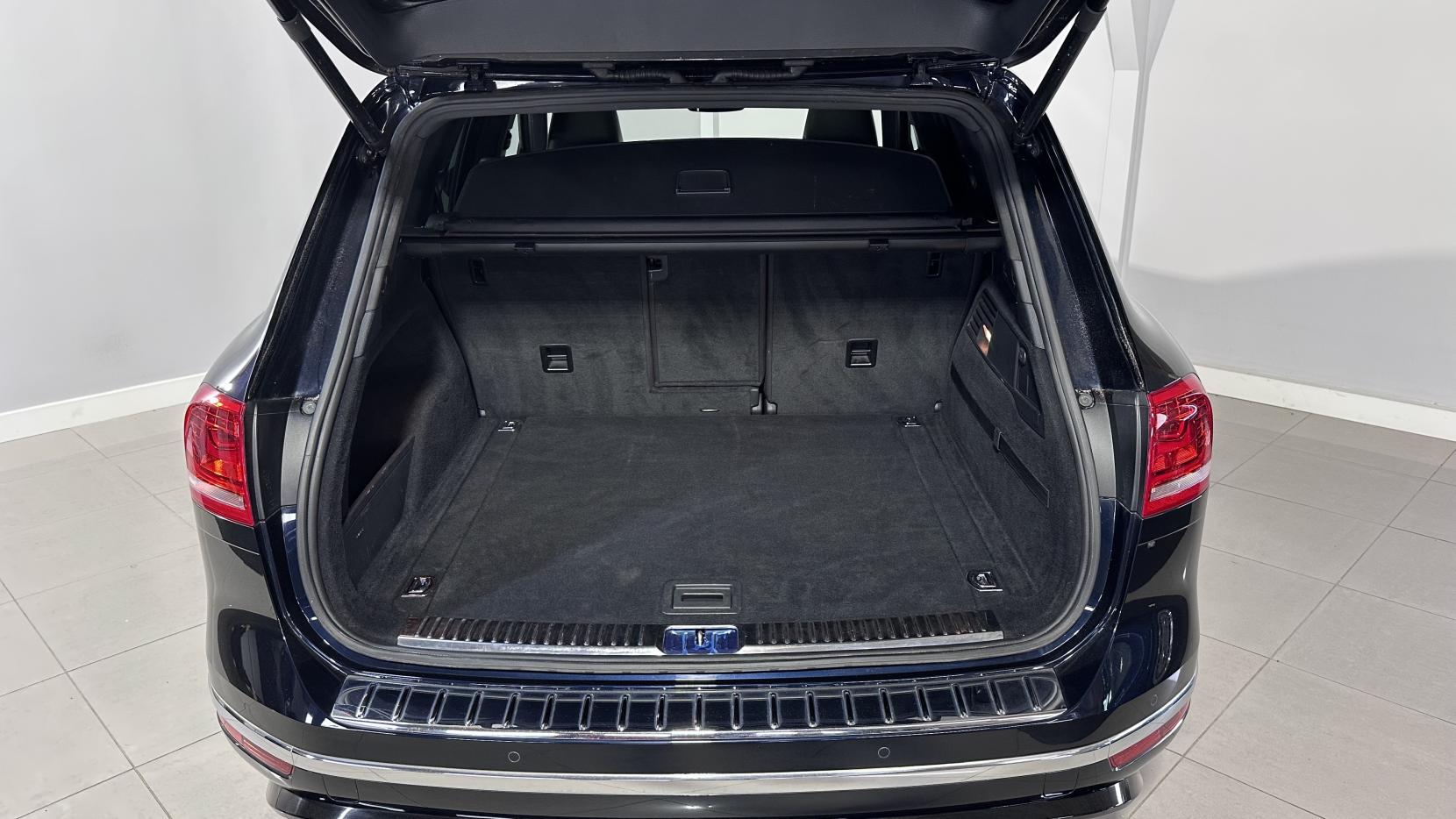 Volkswagen Touareg 3.0 TDI V6 BlueMotion Tech R-Line SUV 5dr Diesel Tiptronic 4WD Euro 6 (s/s) (262 ps)