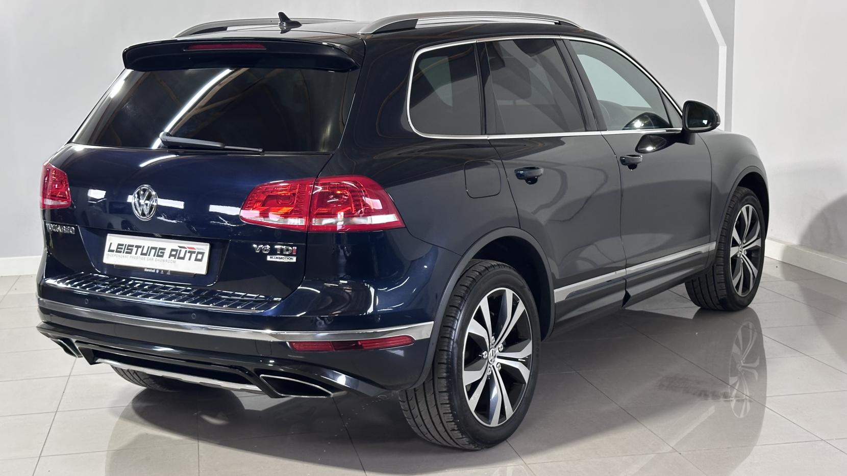 Volkswagen Touareg 3.0 TDI V6 BlueMotion Tech R-Line SUV 5dr Diesel Tiptronic 4WD Euro 6 (s/s) (262 ps)