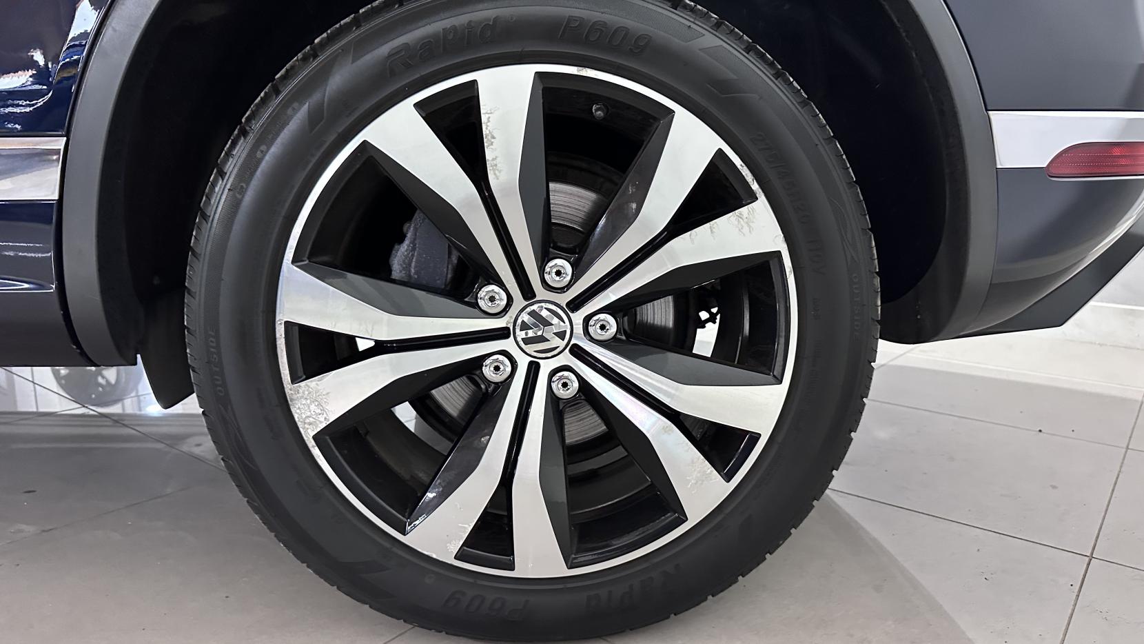 Volkswagen Touareg 3.0 TDI V6 BlueMotion Tech R-Line SUV 5dr Diesel Tiptronic 4WD Euro 6 (s/s) (262 ps)