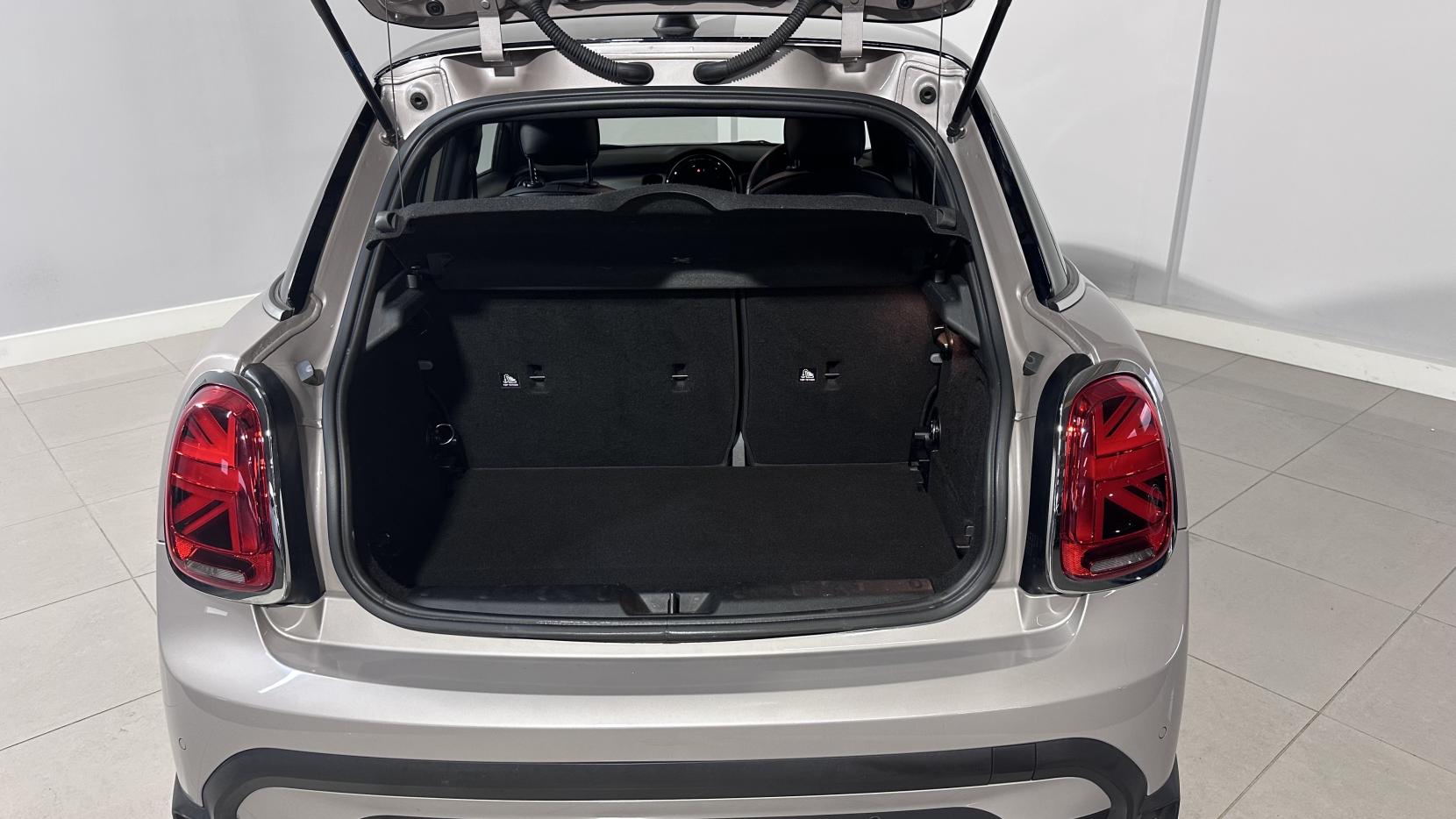 MINI Hatch 1.5 Cooper Exclusive Hatchback 5dr Petrol Steptronic Euro 6 (s/s) (136 ps)