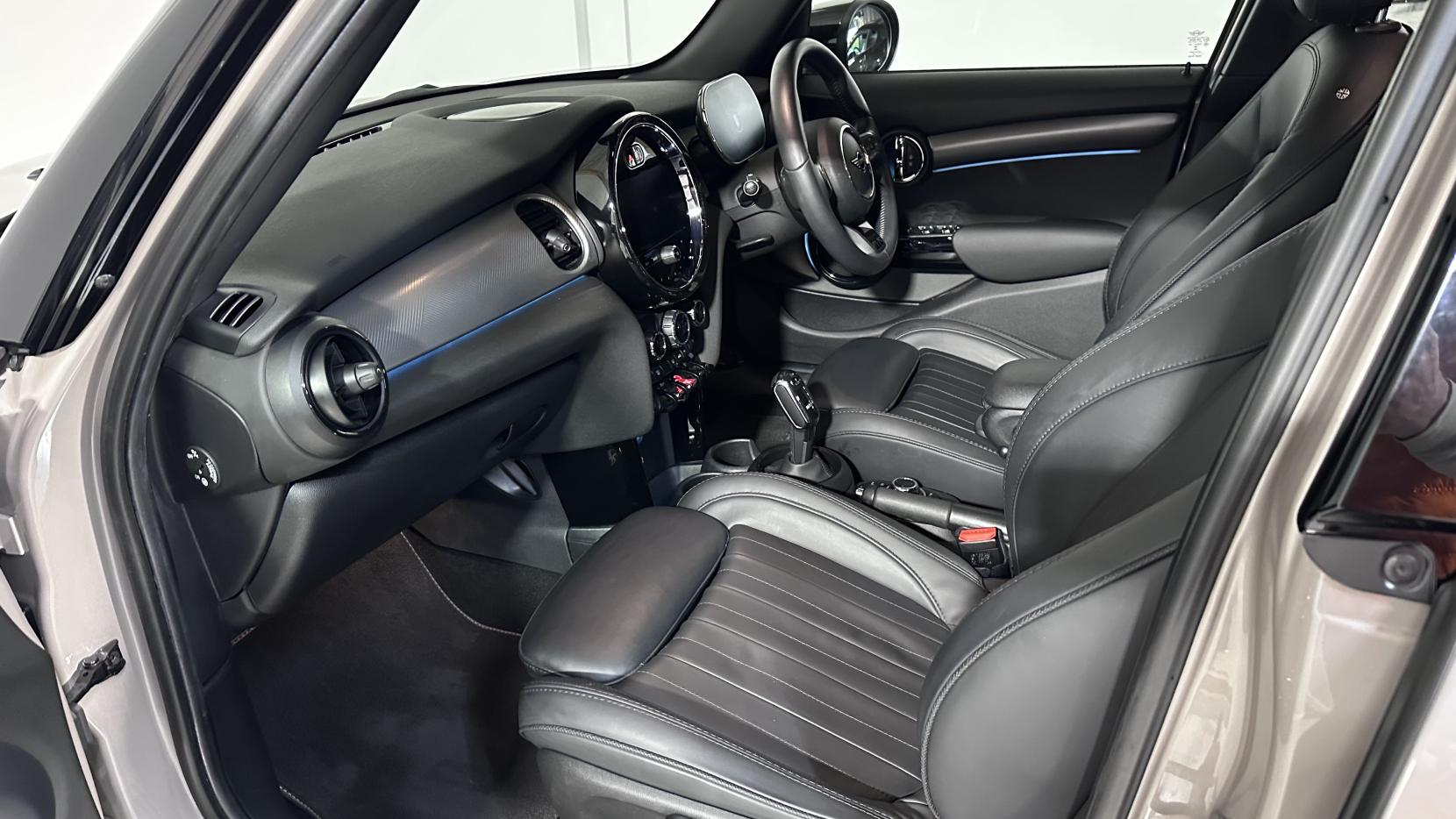 MINI Hatch 1.5 Cooper Exclusive Hatchback 5dr Petrol Steptronic Euro 6 (s/s) (136 ps)