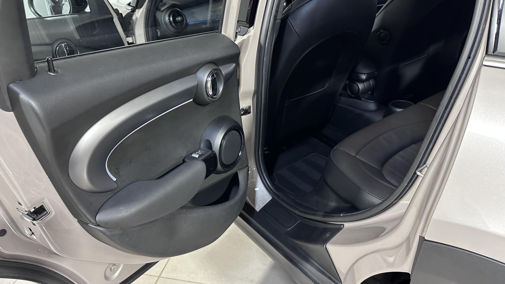 MINI Hatch 1.5 Cooper Exclusive Hatchback 5dr Petrol Steptronic Euro 6 (s/s) (136 ps)