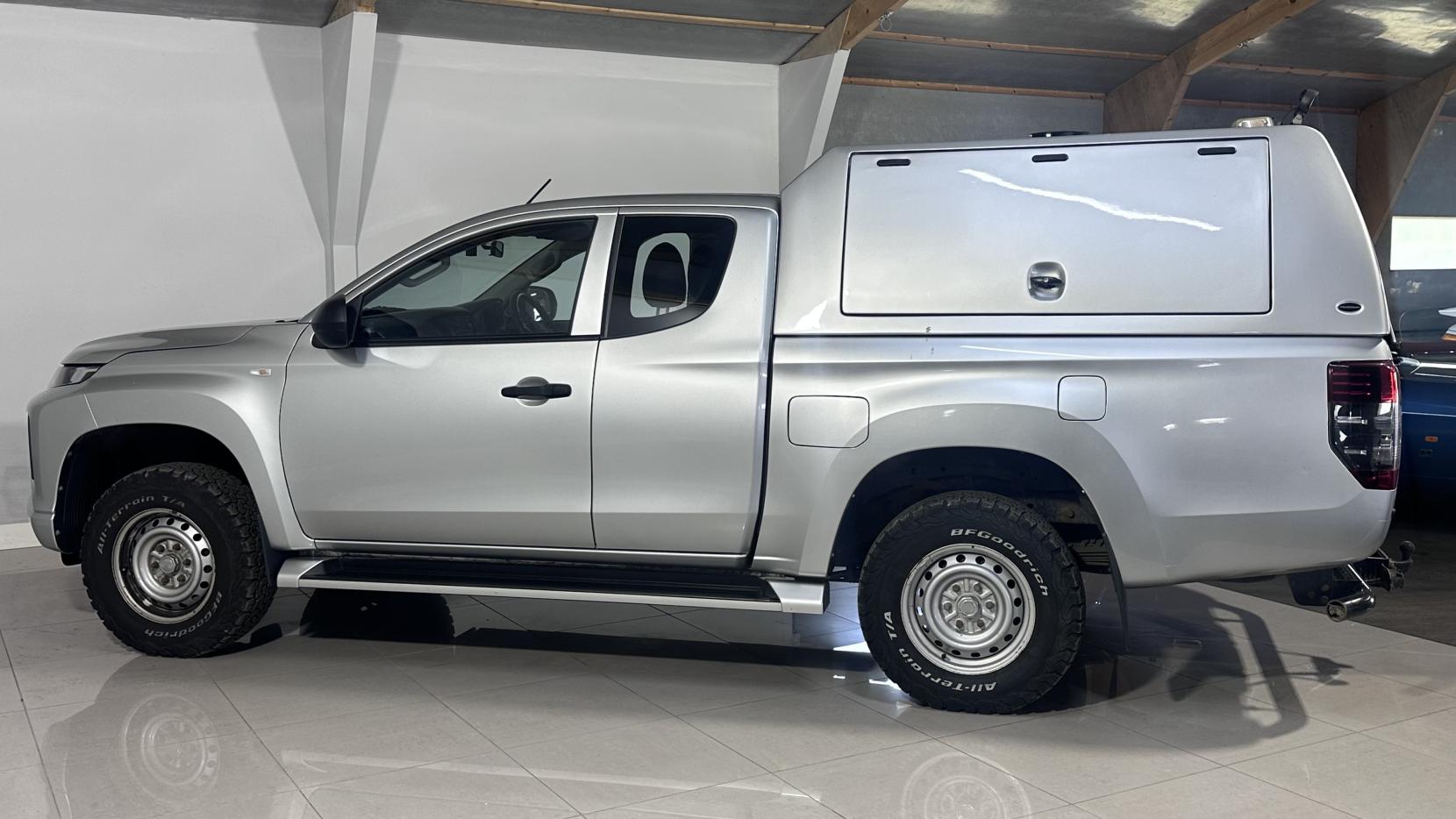 Mitsubishi L200 2.2 DI-D CC 4Life Pickup Double Cab 4dr Diesel Manual 4WD Euro 6 (s/s) (150 ps)