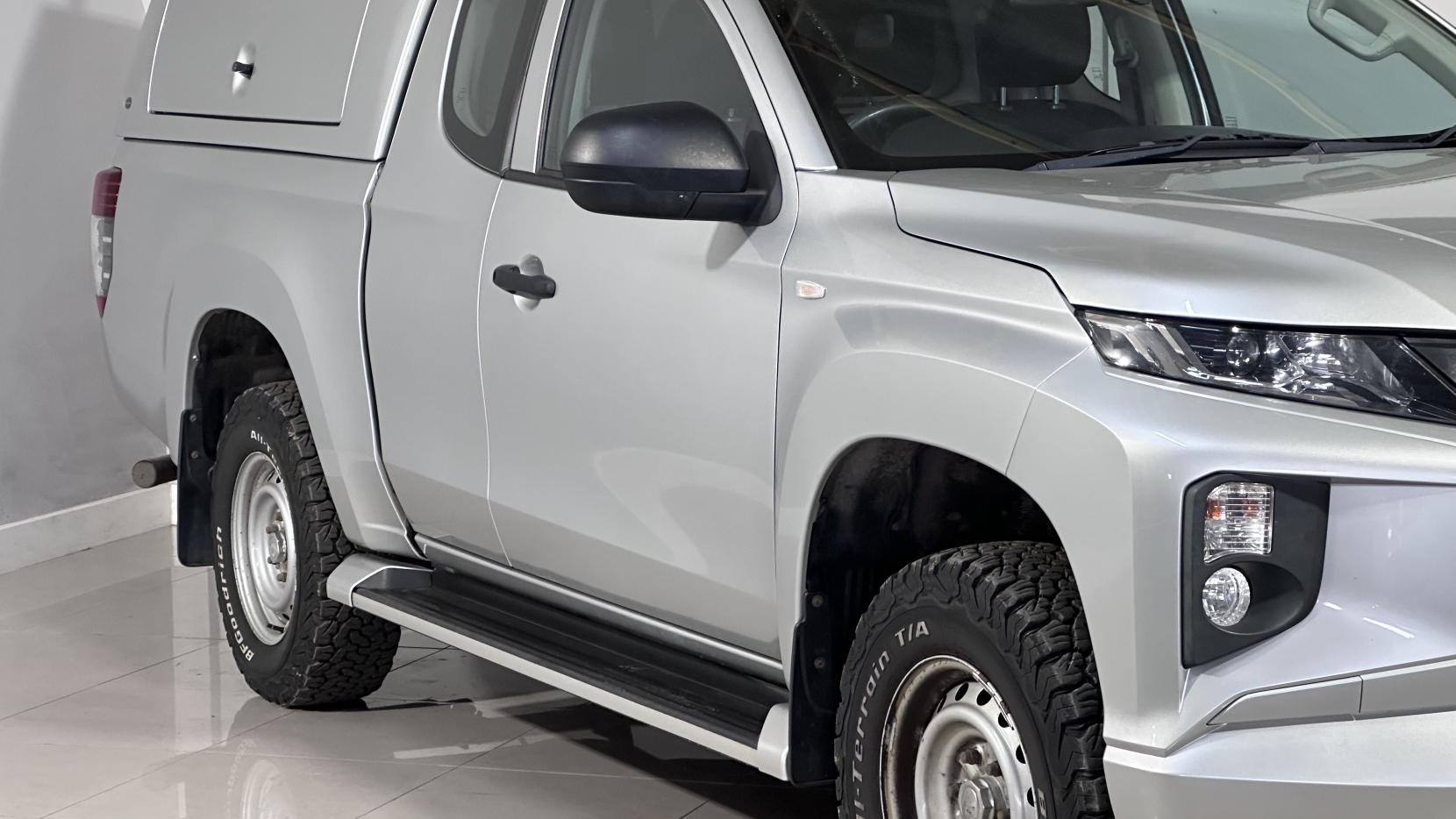 Mitsubishi L200 2.2 DI-D CC 4Life Pickup Double Cab 4dr Diesel Manual 4WD Euro 6 (s/s) (150 ps)