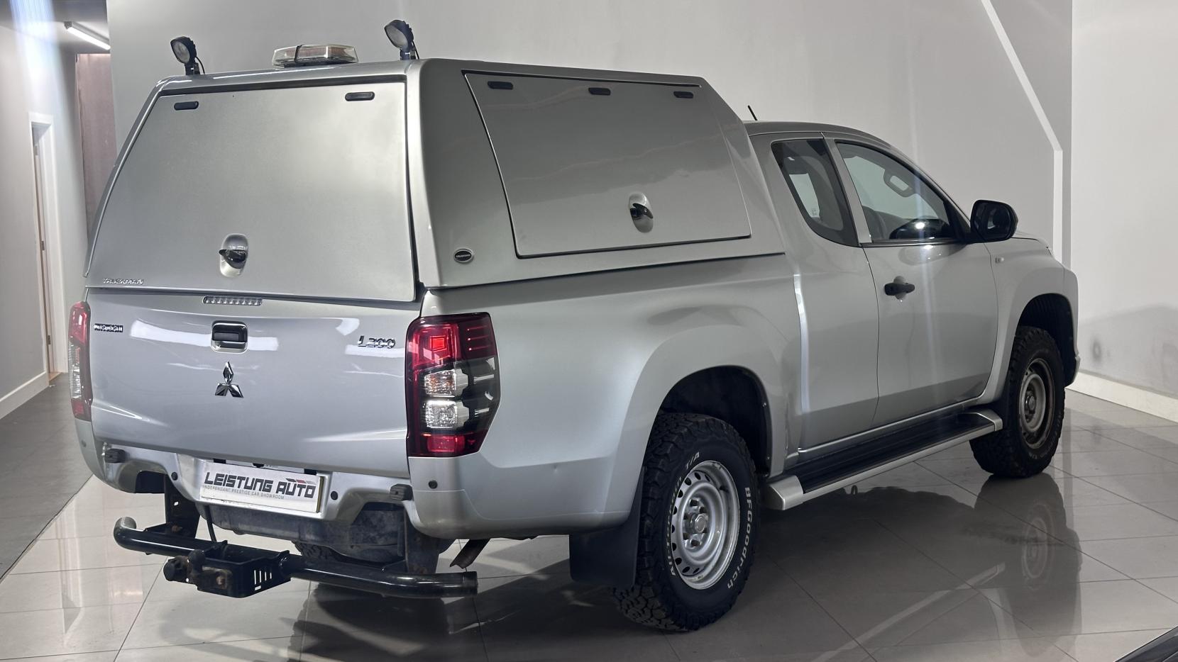 Mitsubishi L200 2.2 DI-D CC 4Life Pickup Double Cab 4dr Diesel Manual 4WD Euro 6 (s/s) (150 ps)