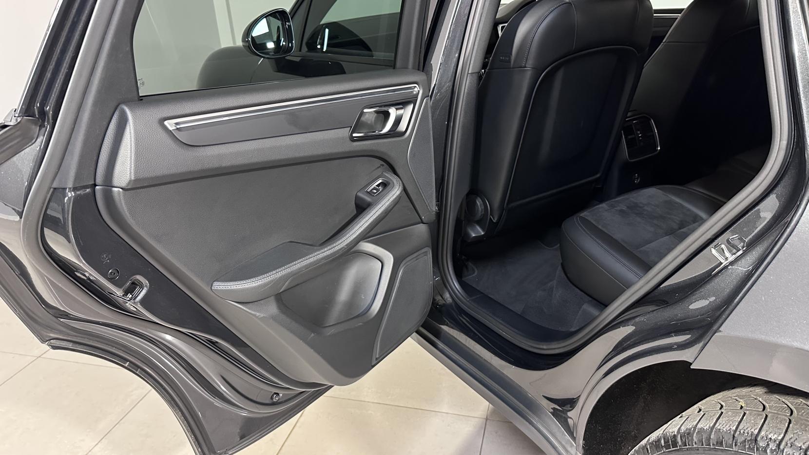Porsche Macan 2.0T SUV 5dr Petrol PDK 4WD Euro 6 (s/s) (245 ps)