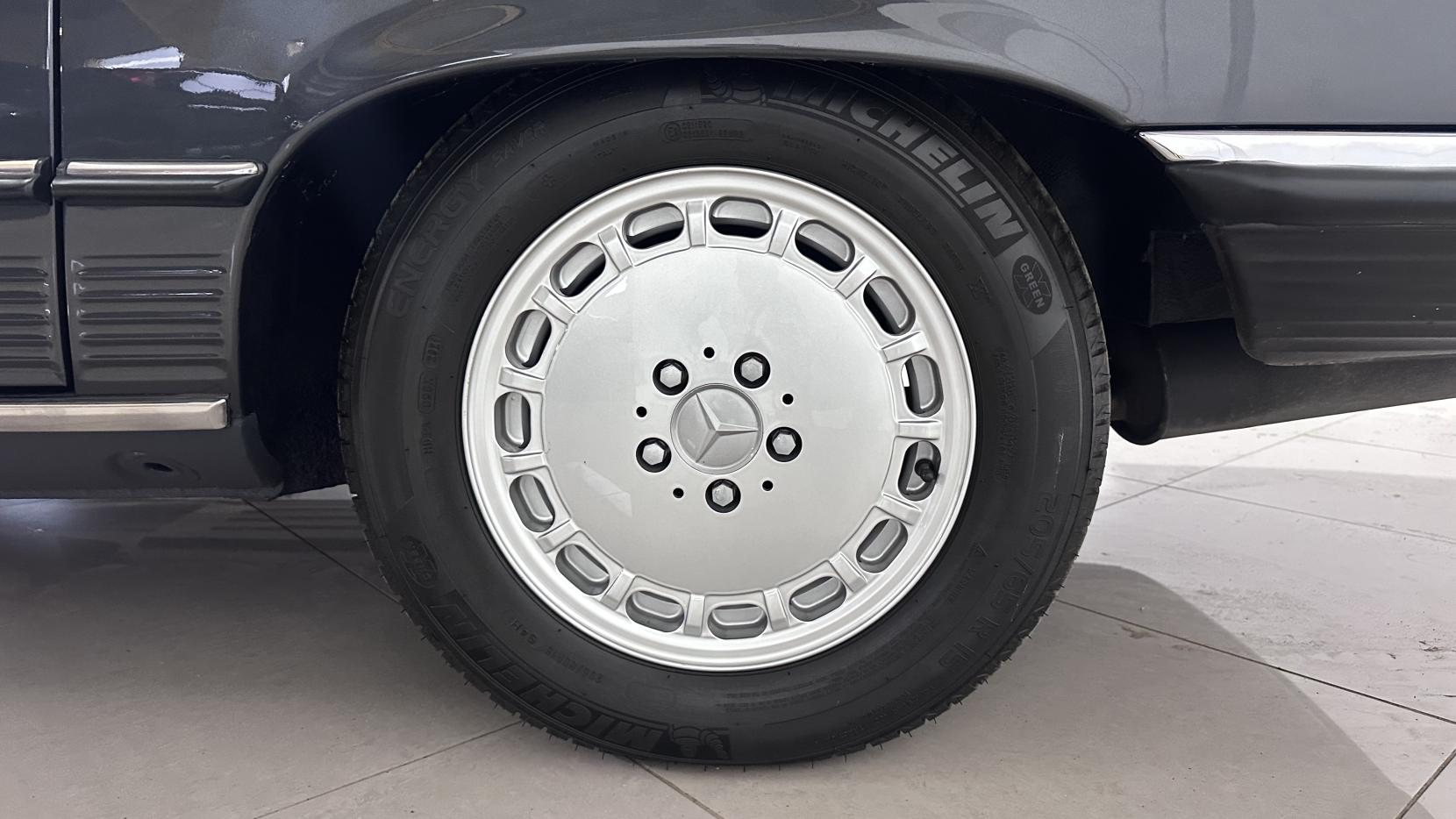 Mercedes-Benz SL 4.2 Convertible 2dr Petrol Automatic (218 bhp)