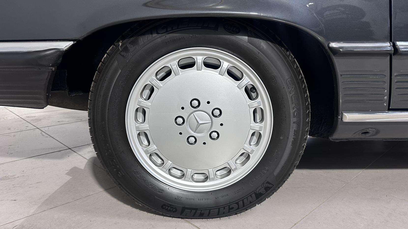 Mercedes-Benz SL 4.2 Convertible 2dr Petrol Automatic (218 bhp)