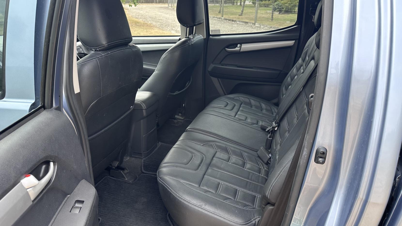 Isuzu D-Max 2.5 TD Centurion Pickup 4dr Diesel Automatic 4x4 (220 g/km, 161 bhp)