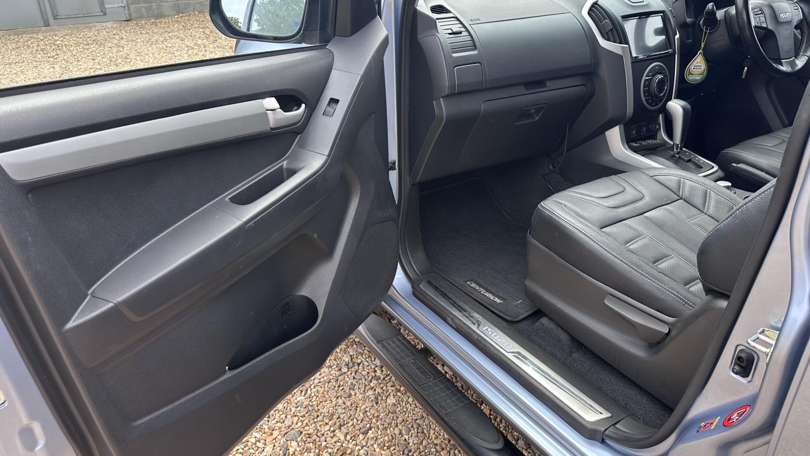 Isuzu D-Max 2.5 TD Centurion Pickup 4dr Diesel Automatic 4x4 (220 g/km, 161 bhp)