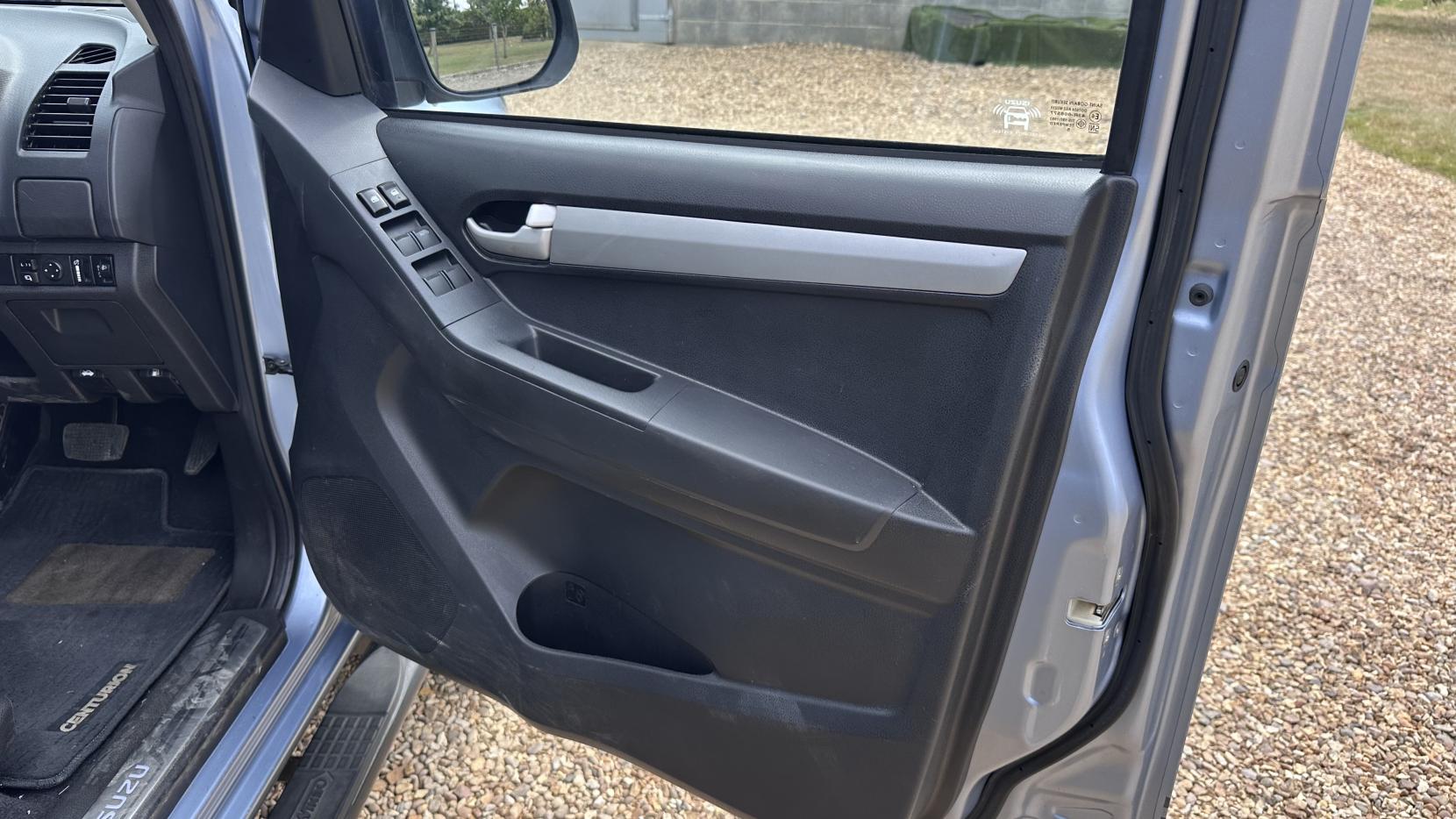 Isuzu D-Max 2.5 TD Centurion Pickup 4dr Diesel Automatic 4x4 (220 g/km, 161 bhp)