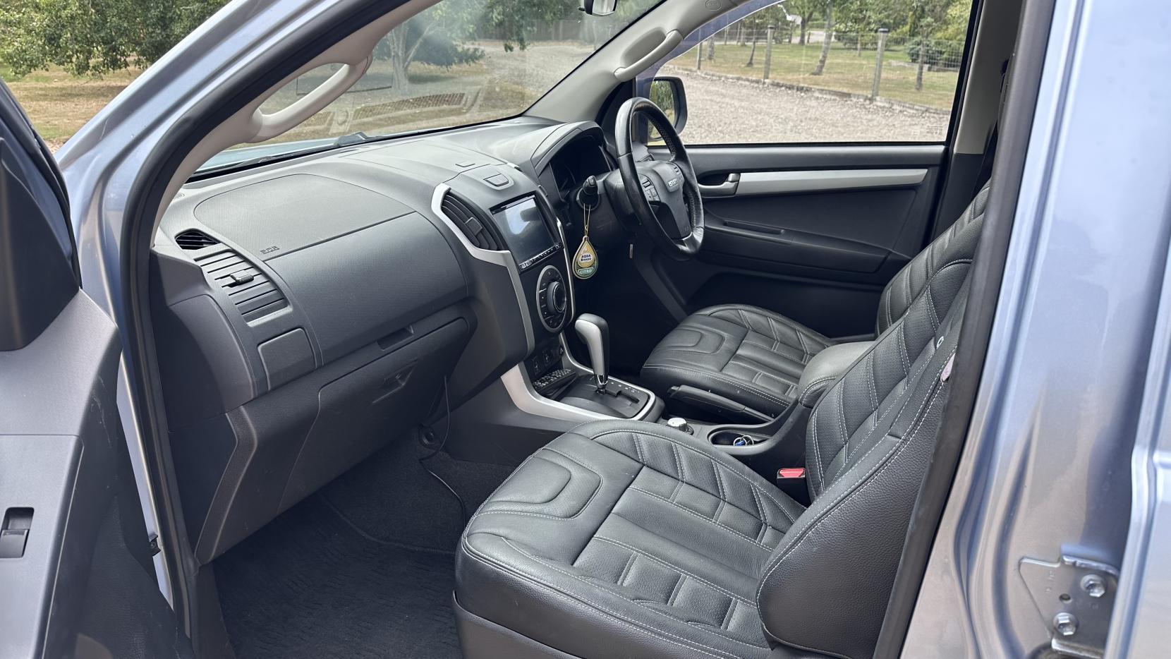 Isuzu D-Max 2.5 TD Centurion Pickup 4dr Diesel Automatic 4x4 (220 g/km, 161 bhp)
