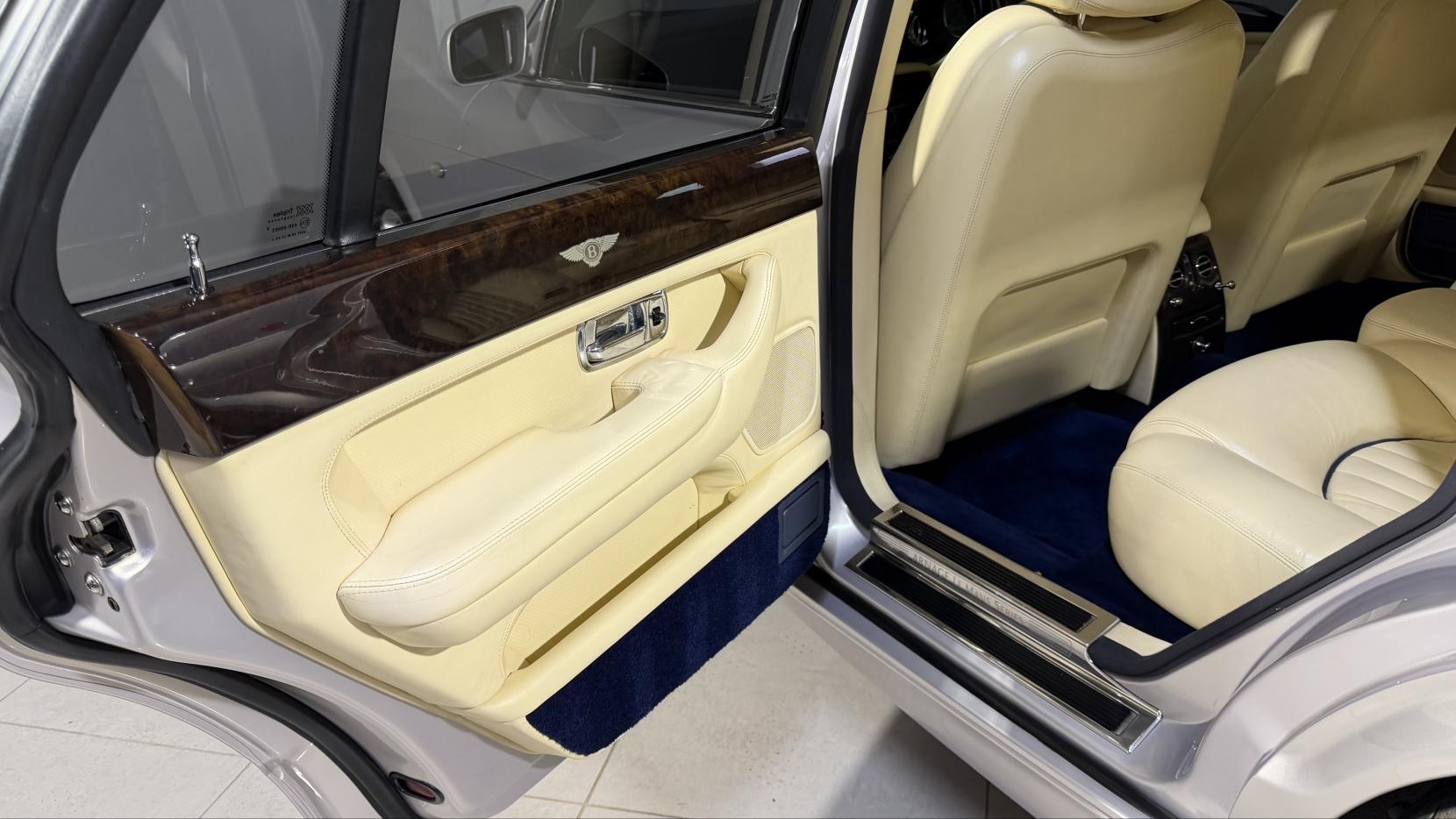 Bentley Arnage 6.8 Red Label Saloon 4dr Petrol Automatic (456 g/km, 400 bhp)