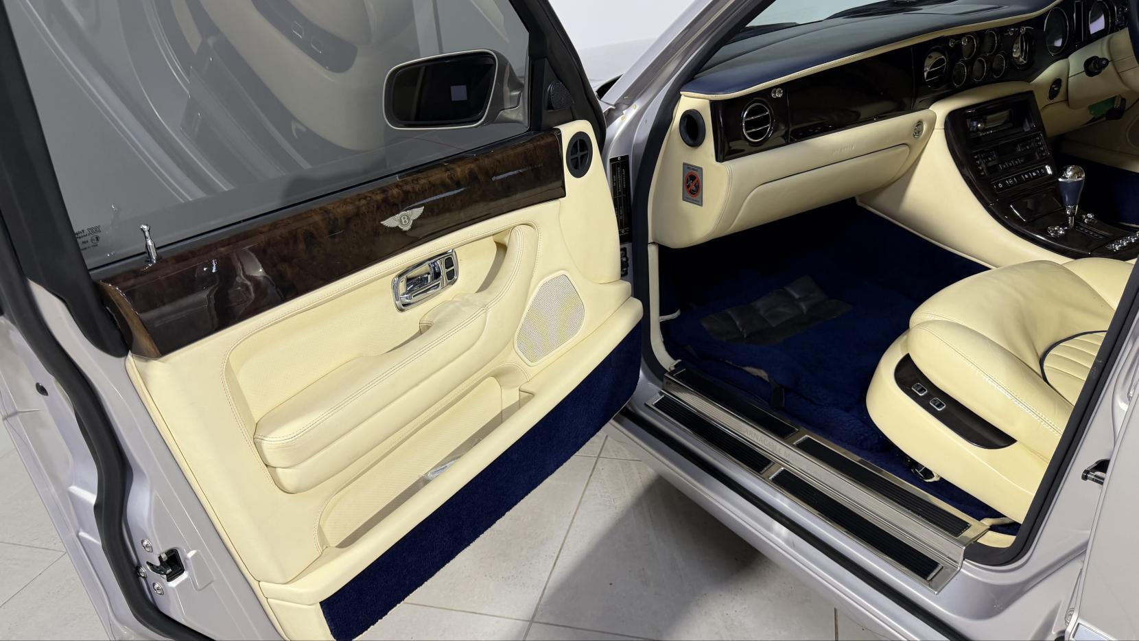 Bentley Arnage 6.8 Red Label Saloon 4dr Petrol Automatic (456 g/km, 400 bhp)